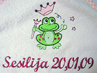 Kinder-Frottee mit Emblem und Namen bestickt