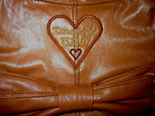 gesticktes Herzmotiv